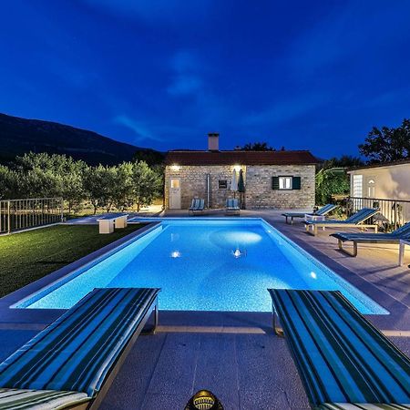 Home Away From Home With Outdoor Pool, Botanical Garden And A Beautiful Sea View Каштела Экстерьер фото