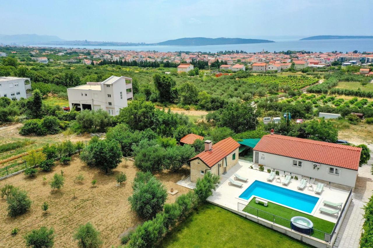 Home Away From Home With Outdoor Pool, Botanical Garden And A Beautiful Sea View Каштела Экстерьер фото