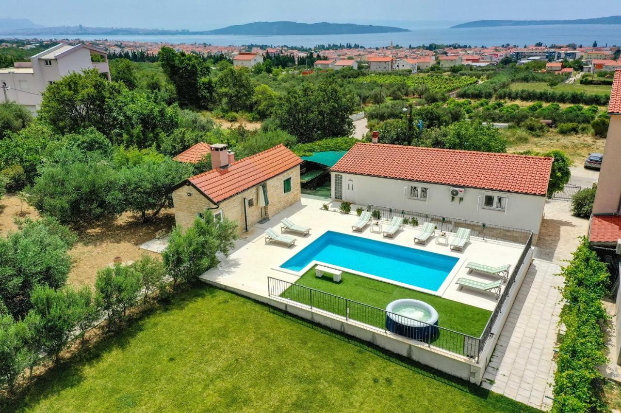 Home Away From Home With Outdoor Pool, Botanical Garden And A Beautiful Sea View Каштела Экстерьер фото
