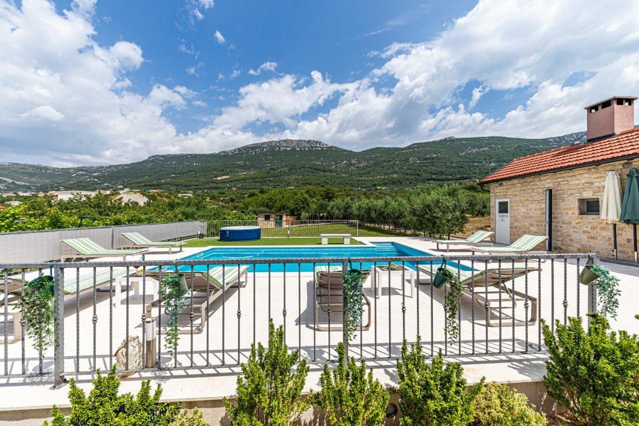 Home Away From Home With Outdoor Pool, Botanical Garden And A Beautiful Sea View Каштела Экстерьер фото