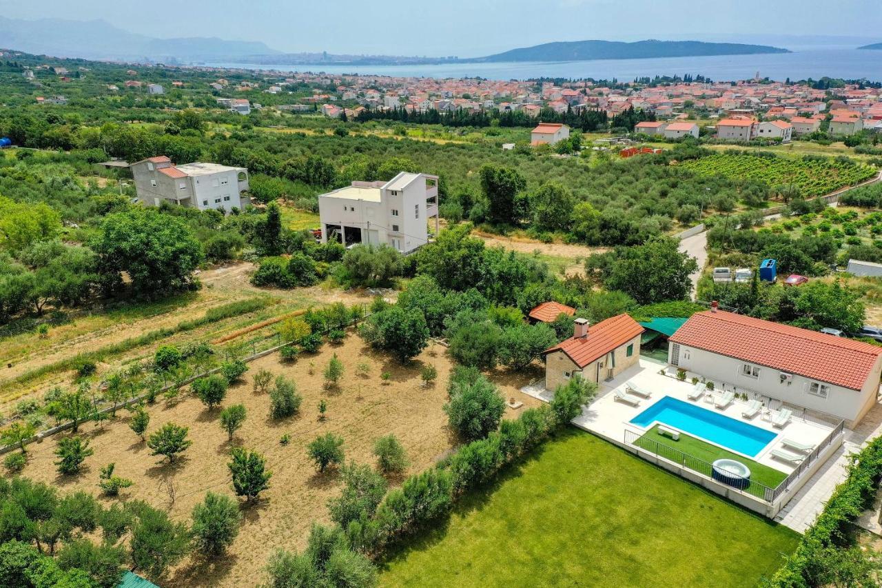 Home Away From Home With Outdoor Pool, Botanical Garden And A Beautiful Sea View Каштела Экстерьер фото