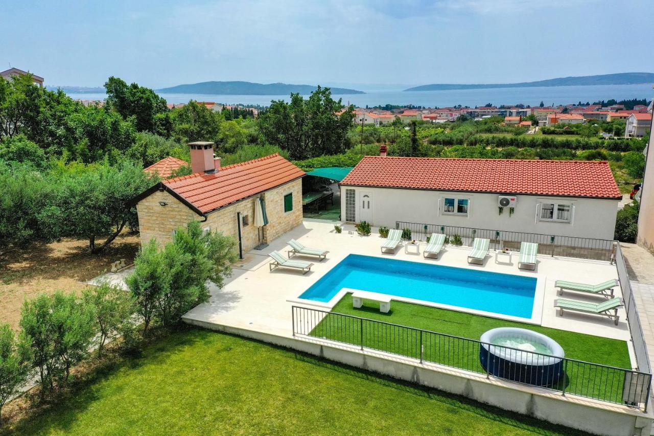 Home Away From Home With Outdoor Pool, Botanical Garden And A Beautiful Sea View Каштела Экстерьер фото